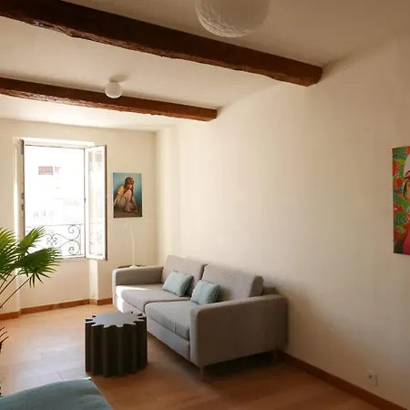 Appartement One Bedroom In The Old Center Of Antibes
