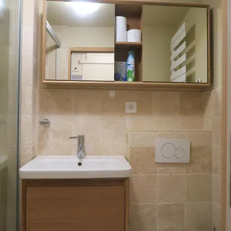 Appartement One Bedroom In The Old Center Of Antibes