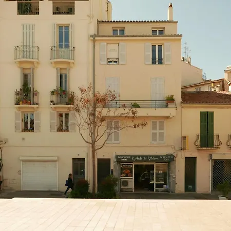 One Bedroom In The Old Center Of Antibes