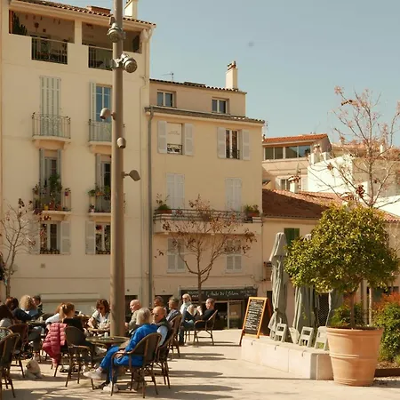 One Bedroom In The Old Center Of