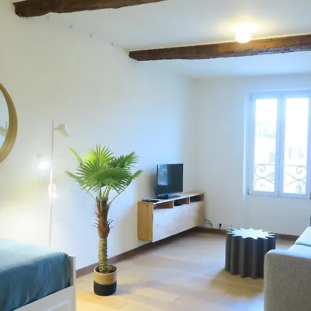 Appartement One Bedroom In The Old Center Of Antibes