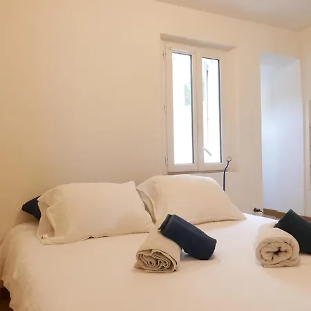 One Bedroom In The Old Center Of Διαμέρισμα Αντίμπ