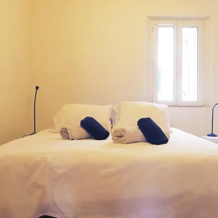 One Bedroom In The Old Center Of